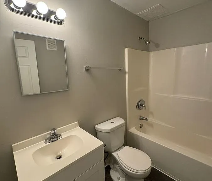 126 S Franklin St #25 — Photo 4