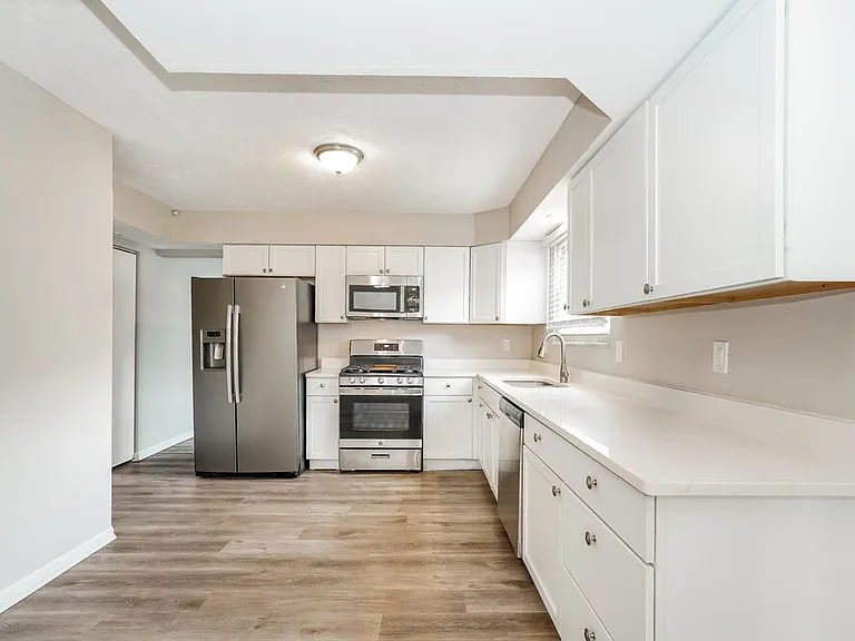 1127 Crestview St — Photo 10