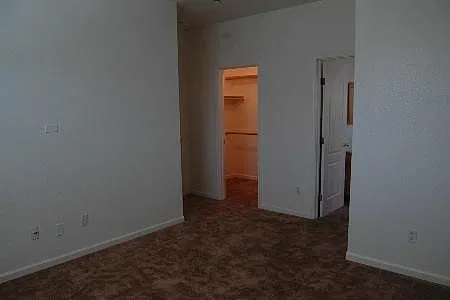 Spacious Single-Story 4-Bedroom Home in Desirable Sycamore Ranch! — Photo 4