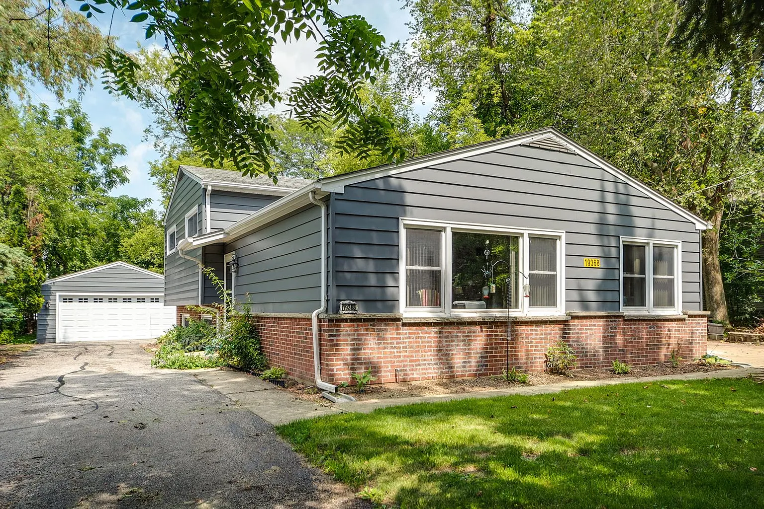 19368 W West Shore Dr photo 1