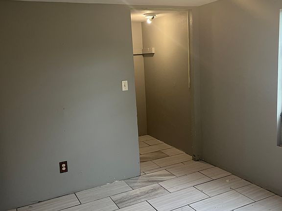 5th image of 43723 Dixie Dr