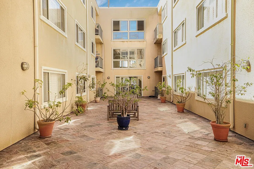 1 bed, 1.0 bath, 805 sqft, $3,775 — Photo 2