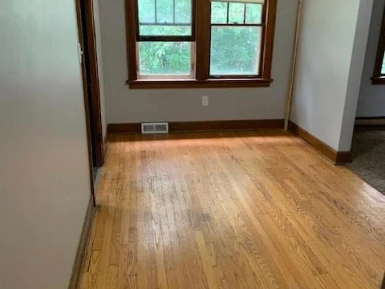 1728 E Locust St — Photo 8