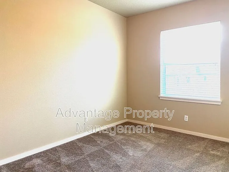 523 Catron St N #9 — Photo 11