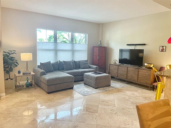 5th image of 2601 NE 14th Avenue #104