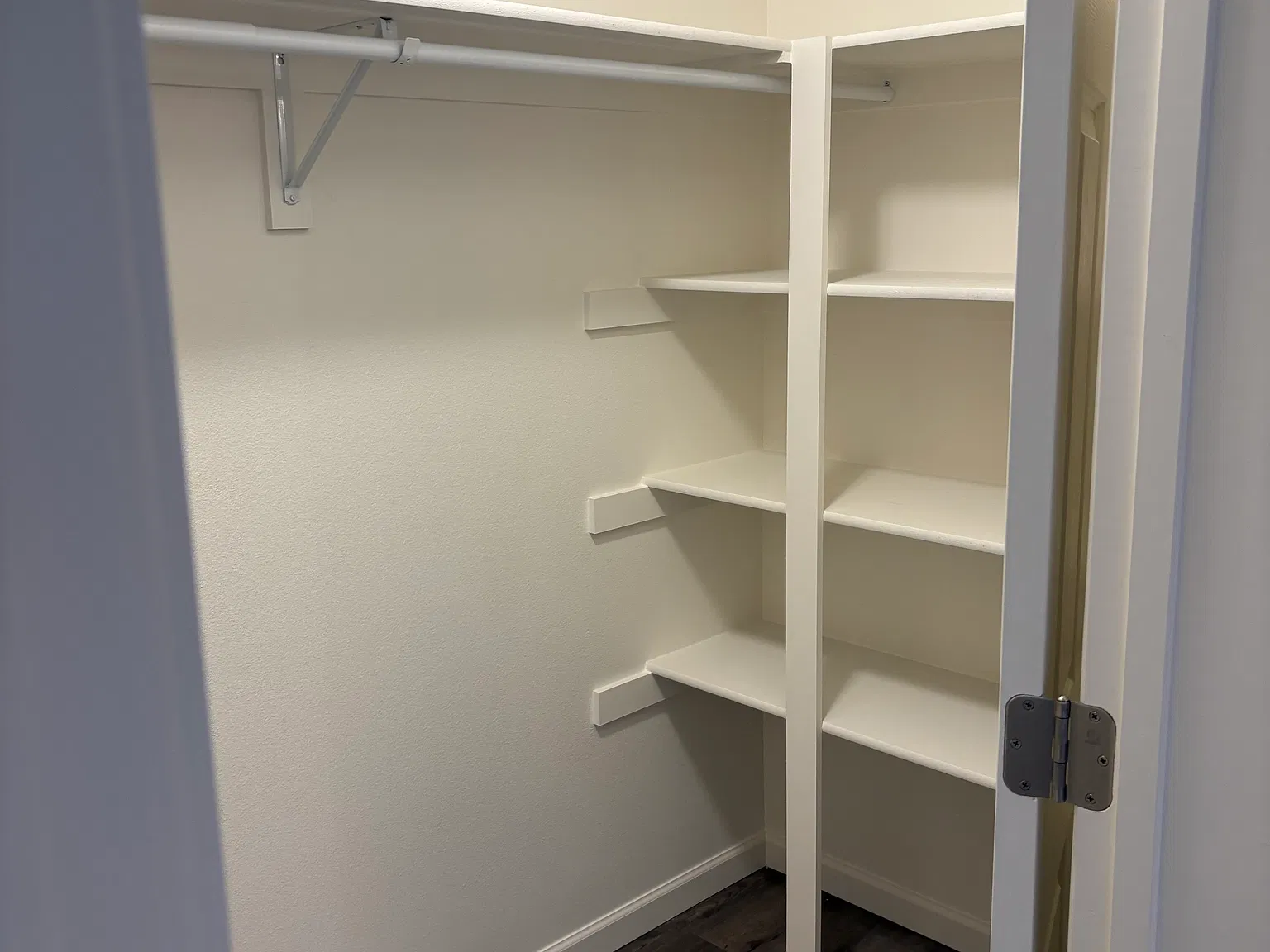 380 Terri Dr — Photo 1