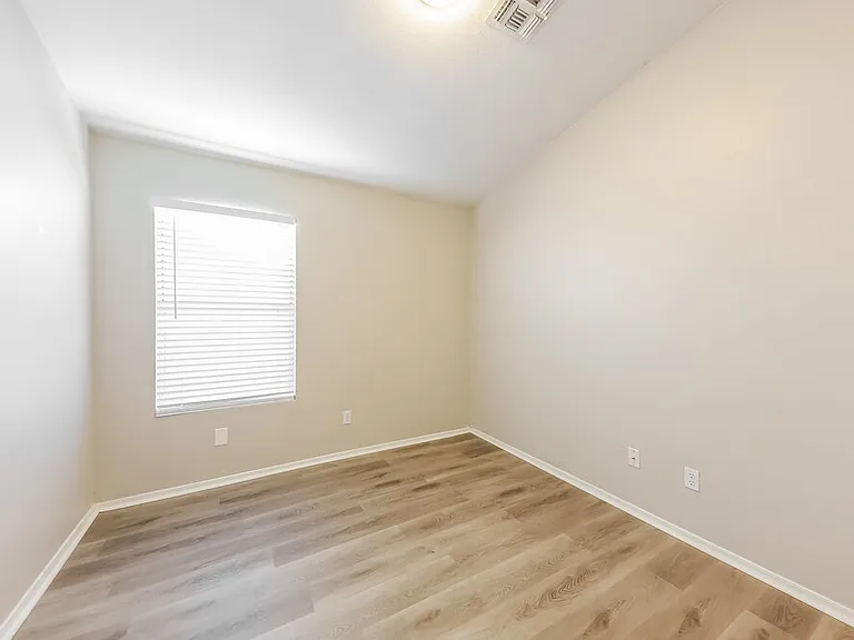 2709 N 122nd Ave — Photo 13