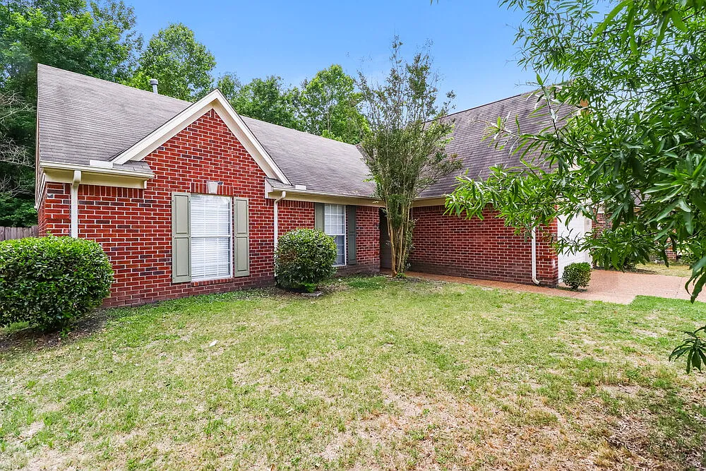 3 bed, 2.0 bath, 1425 sqft, $1,745 — Photo 3