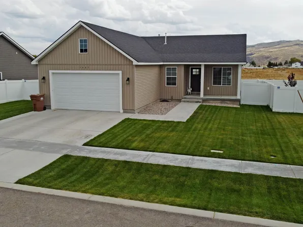 1687 Petersburg Dr, Chubbuck, ID 83202