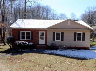 576 Heatherton Ln, Rural Hall, NC 27045