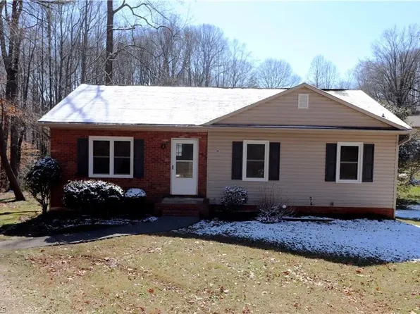 576 Heatherton Ln, Rural Hall, NC 27045