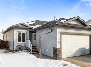 10 S Mackenzie Way, Carstairs, AB T0M0N0