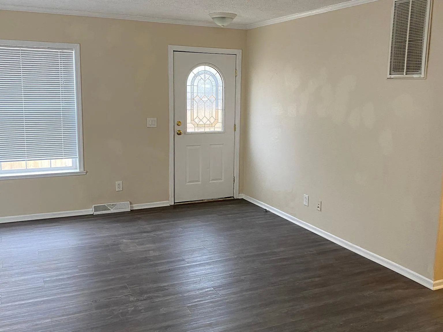 3 bed, 1200 sqft, $2,250 — Photo 3