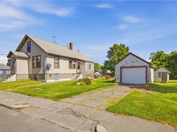 156 Stafford Rd, Tiverton, RI 02878