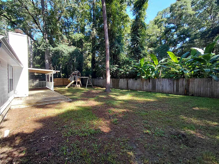 1667 Folkstone Rd — Photo 3