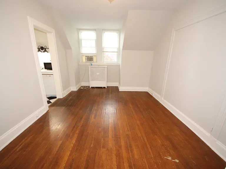 4109 Roland Ave #3F — Photo 2