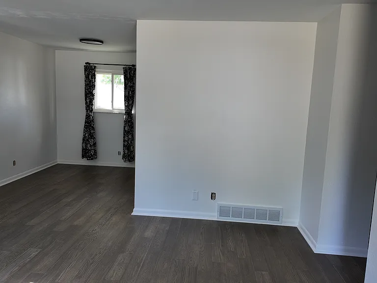 1534 Amesbury Rd — Photo 7