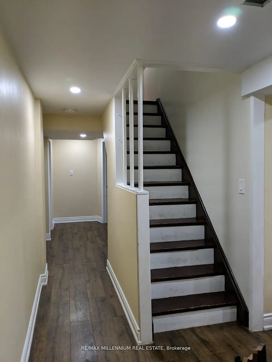 Building Photo - 18 Junewood Cres #BASEMENT