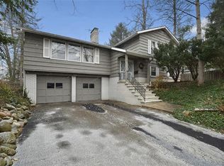48 W Cottage St, Chagrin Falls, OH 44022