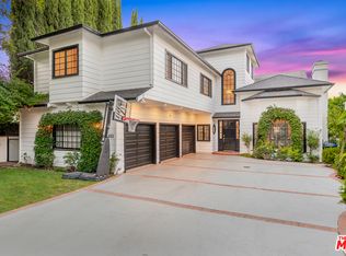 15053 Sutton St, Sherman Oaks, CA 91403