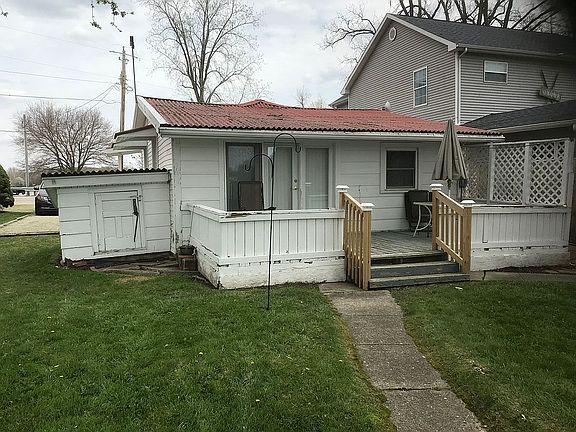 Lakeside w/ 9x19 feet deck