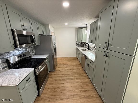 4th image of 916 Oak St NW