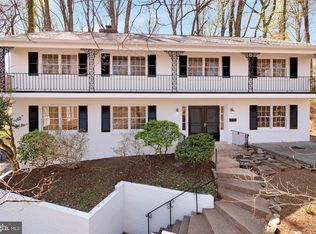 6427 Lakeview Dr, Falls Church, VA