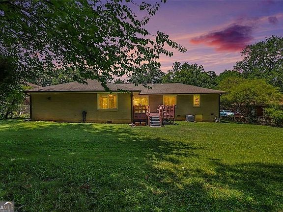 2nd image of 2679 Buena Vista Ave
