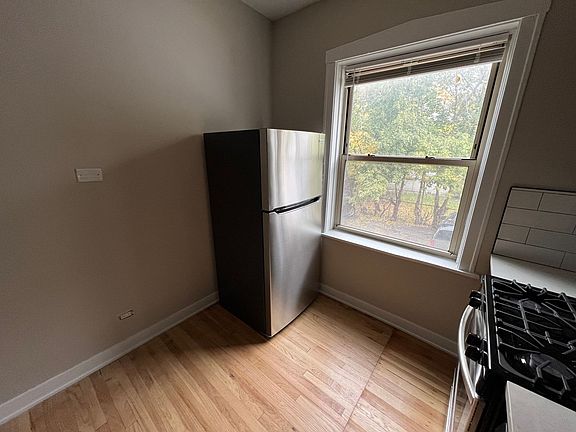 4th image of 4035-37 N Central Park Ave #4037-2