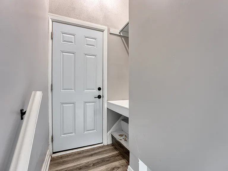 668 Frank St #A — Photo 15