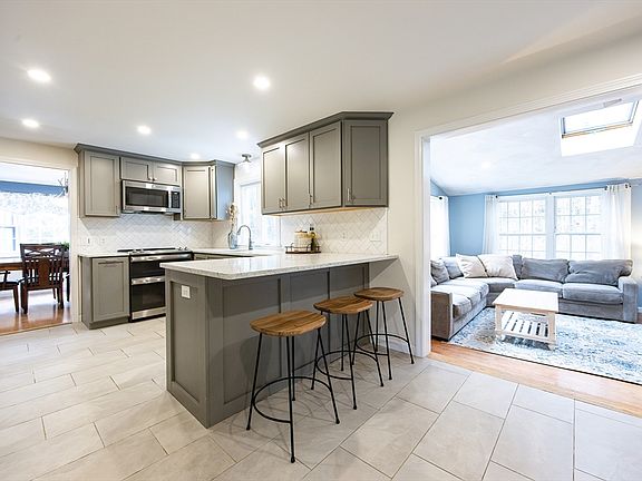 3rd image of 40 Natalie Ln