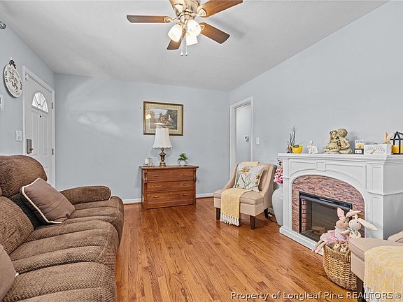 5th image of 1726 Martindale Dr