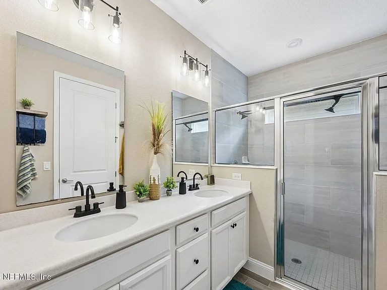 118 Sadler Ct — Photo 16