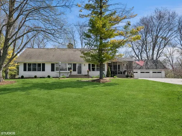 22163 N Harbor Rd, Barrington, IL 60010