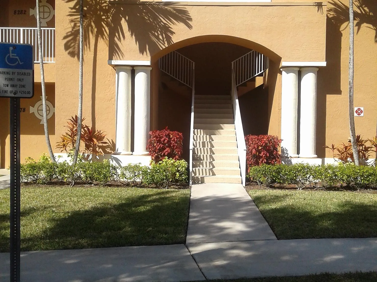1 bed, 1.5 bath, 800 sqft, $1,850 — Photo 2