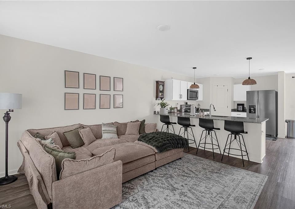 1st image of 143 Hunt Rd