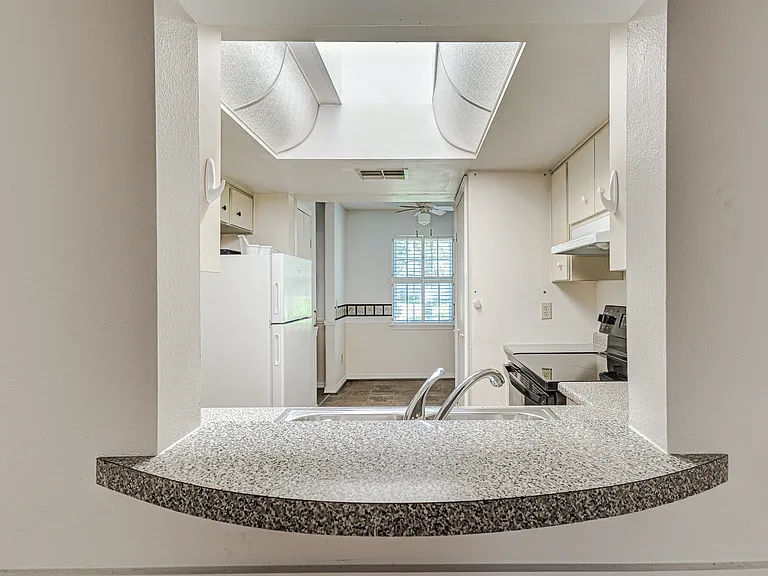 205 N Trout Ave — Photo 15