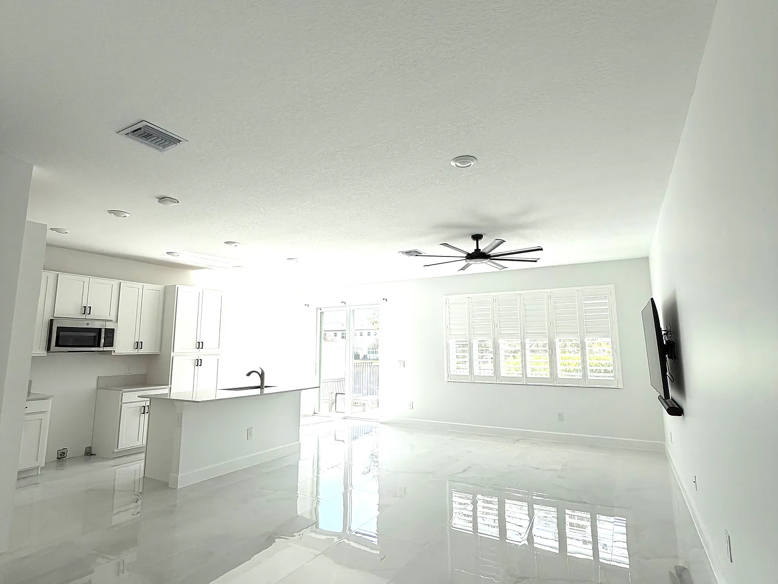 3 bed, 2.5 bath, 1708 sqft, $3,200 — Photo 3