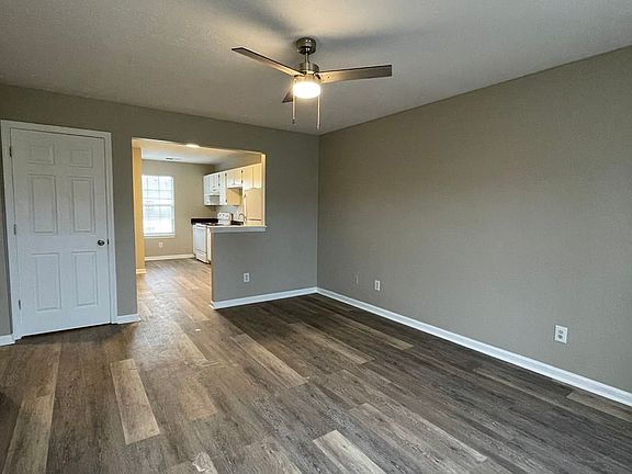 2nd image of 201-389 Poplar Cir #381A