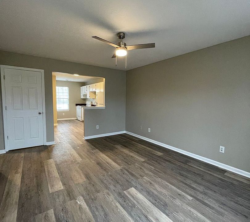1st image of 201-389 Poplar Cir #381A