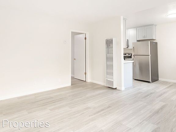 3rd image of 211 Athol Ave #3