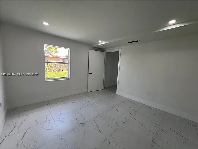 705 E 20th St — Photo 10