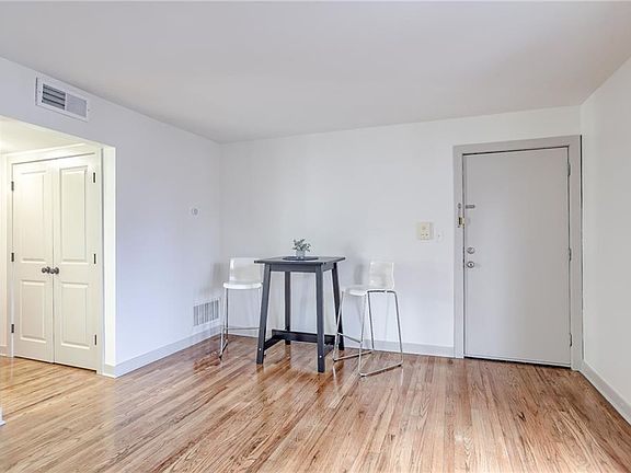 5th image of 4528 Broadway St #3S