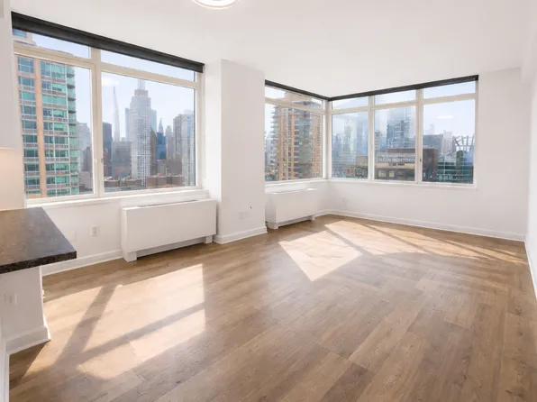 100 Riverside Boulevard image 1 of 11