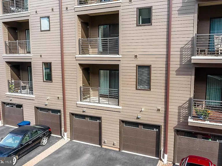 813 Lakeview Ct #44L — Photo 31