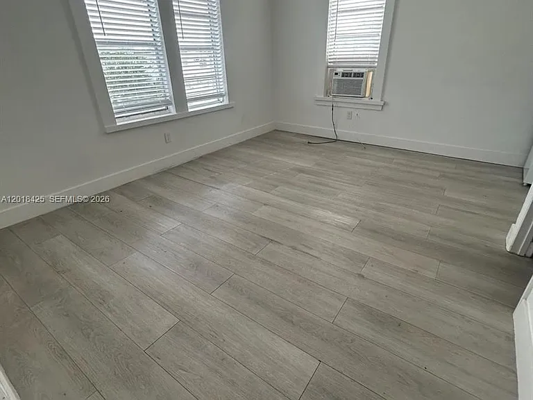 967 SW 5th St #14 — Photo 2