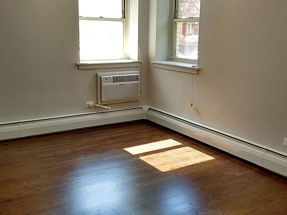 2nd image of 6115 N Kenmore Ave