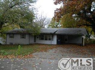 1110 S Ripley St, Neosho, MO 64850