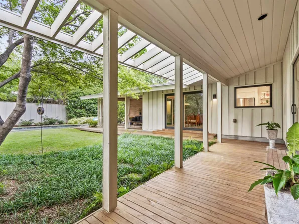 998 Fair Meadow Rd, Memphis, TN 38117