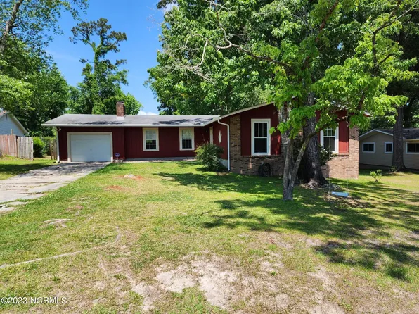105 Briarwood Ct, Jacksonville, NC 28546
